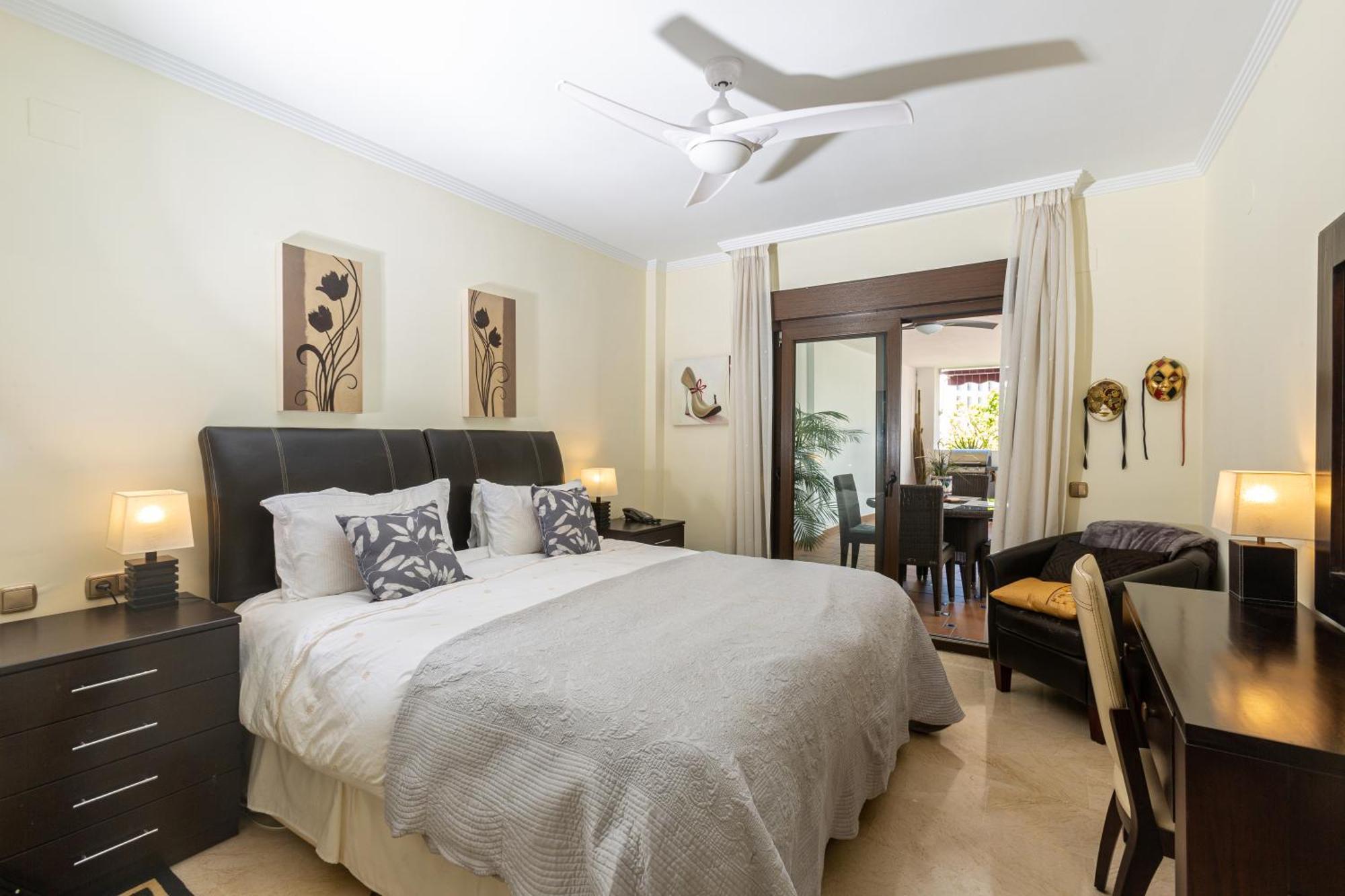 San Antonio Two Bedroom With Swimming Pool *